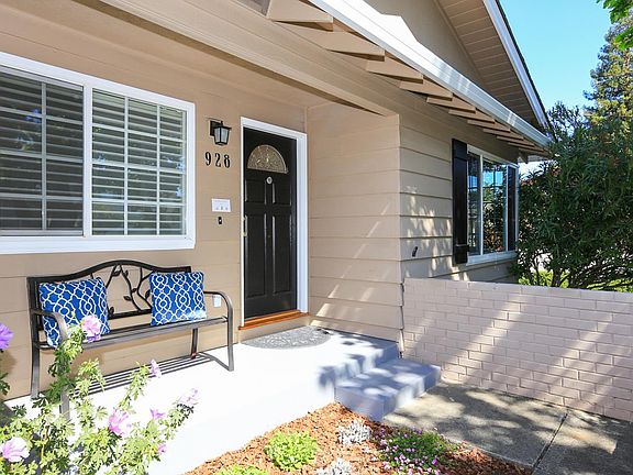 3rd image of 928 Perreira Dr