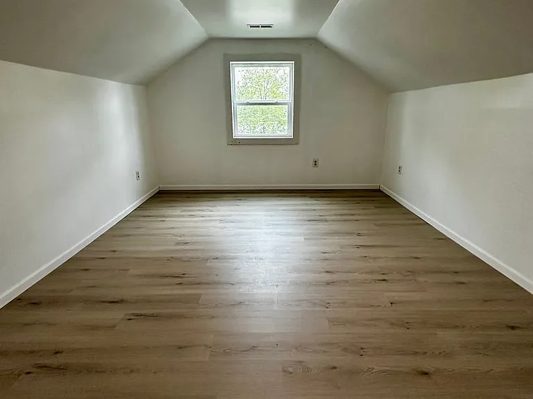 1214 Commercial St — Photo 6