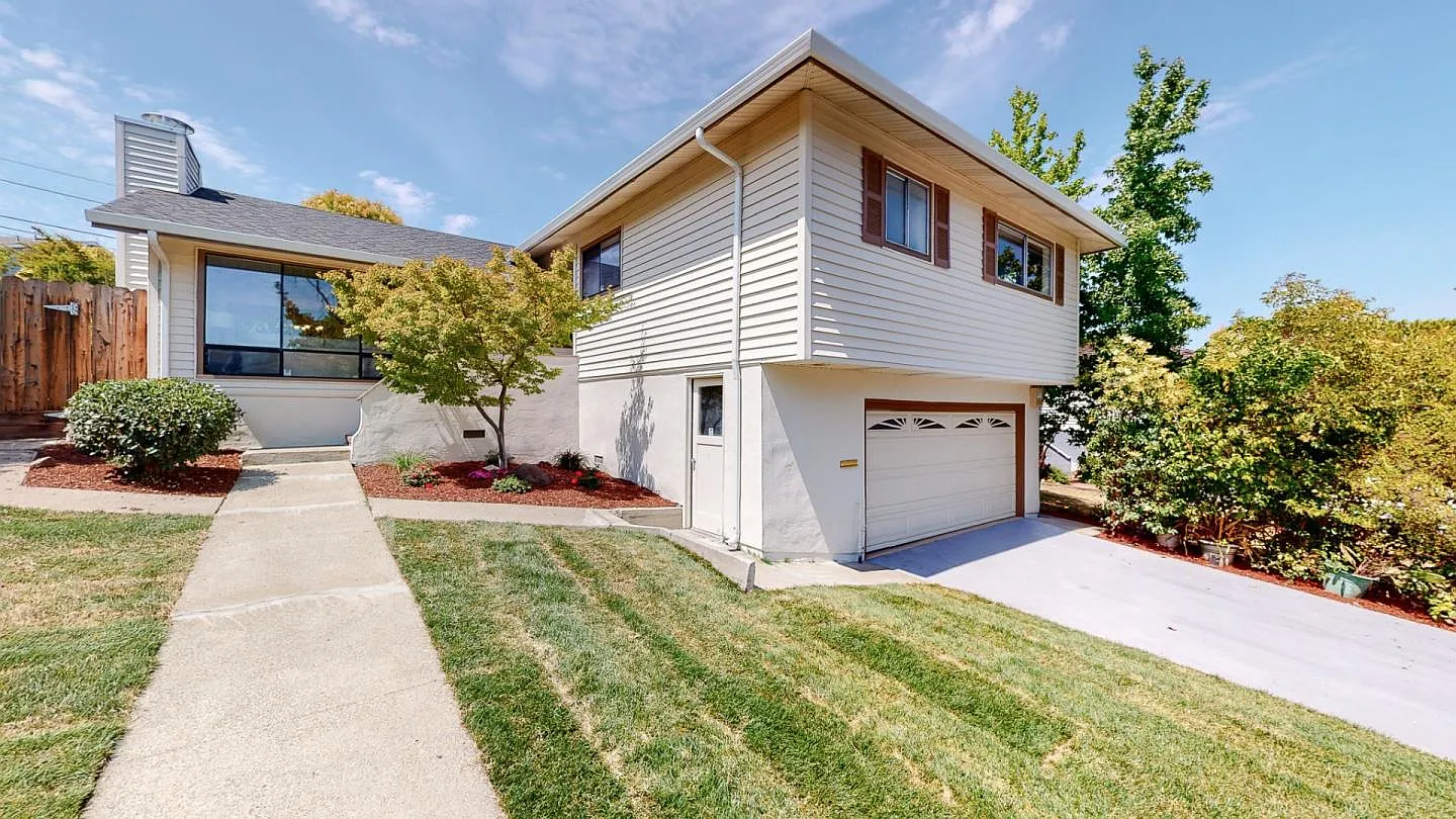 2850 Hastings Ave photo 1