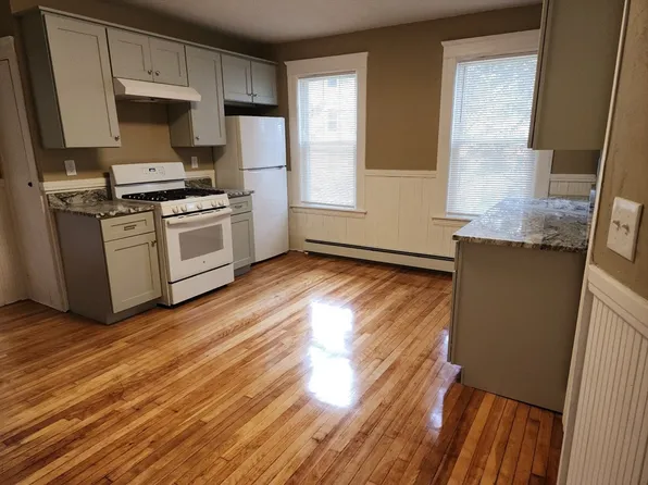 63 5th Ave #1, Worcester, MA 01607