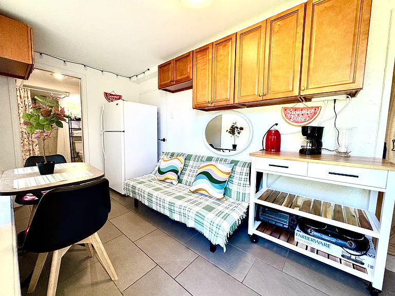 1x1 BACKYARD RENTAL OR FULL HOUSE