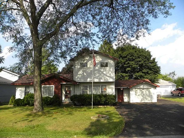 120 Highmoor Dr photo 1