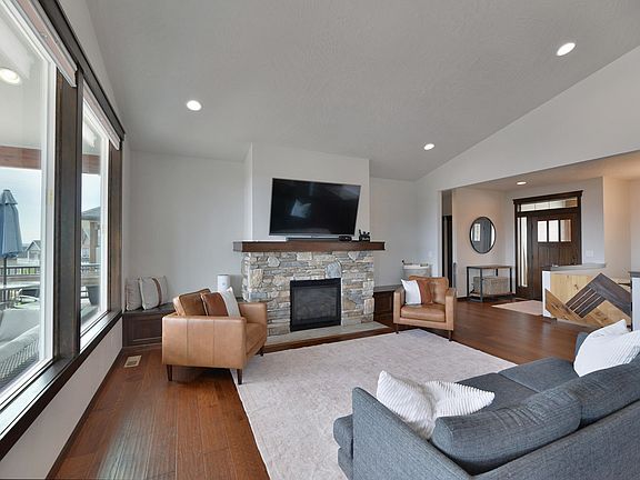 3rd image of 8720 E Ridgeline Ln
