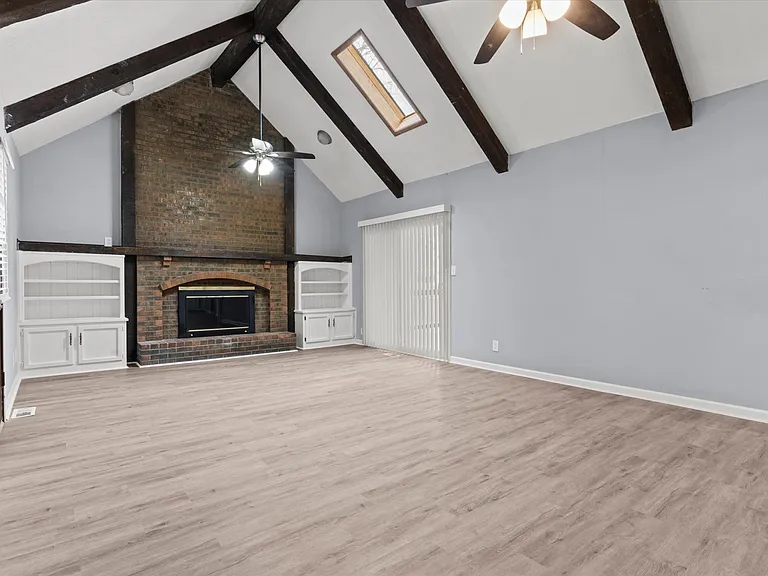14501 S Village Dr — Photo 3
