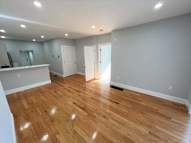 372 Oxford St #4 — Photo 7