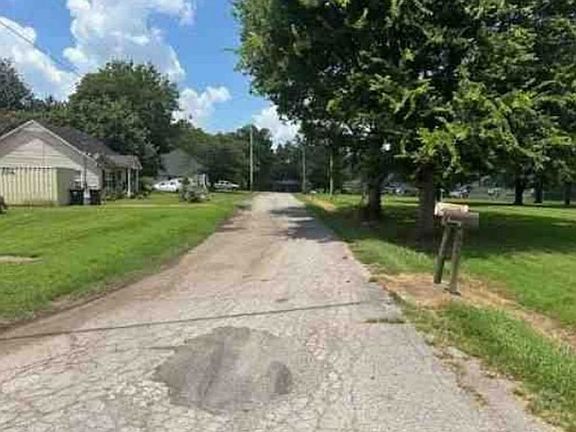 Exterior Neighborhood (street photo)