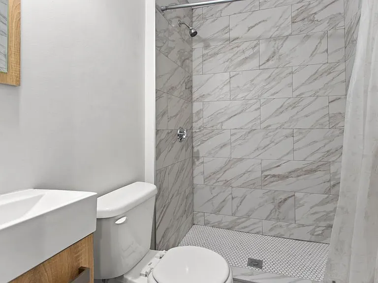 18 Peverell St #2 — Photo 3