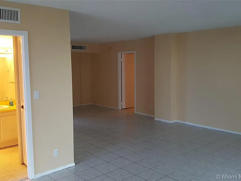 3401 N Country Club Dr #421 — Photo 29