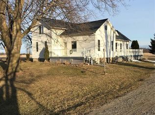 7352 Peet Rd, Chesaning, MI 48616