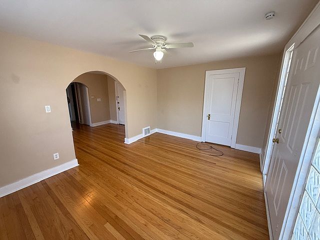 528 1/2 E 11 Mile Rd, photo 10