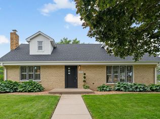 2095 Fry St, Roseville, MN 55113