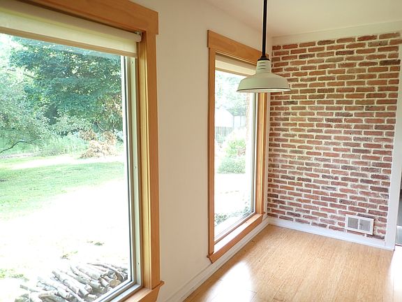 3rd image of 360 Darrow Dr