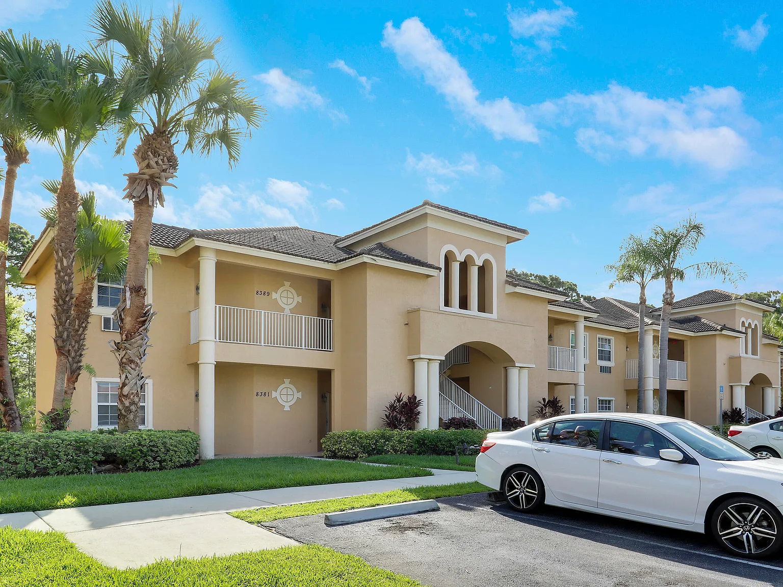 1 bed, 1.0 bath, 400 sqft, $1,300 — Photo 2