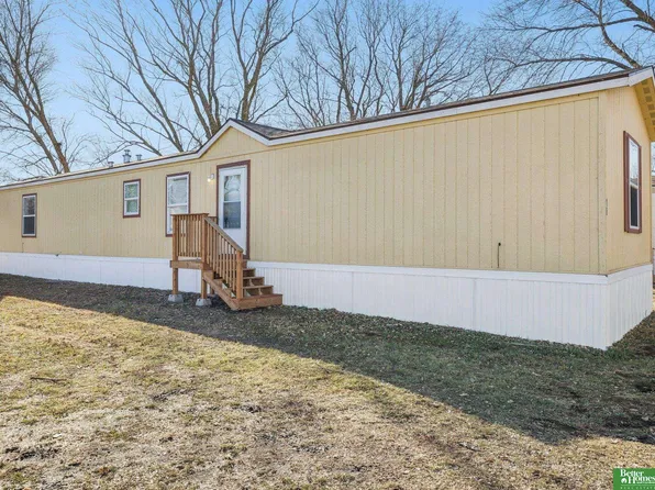 1075 W 8th St #20, North Bend, NE 68649