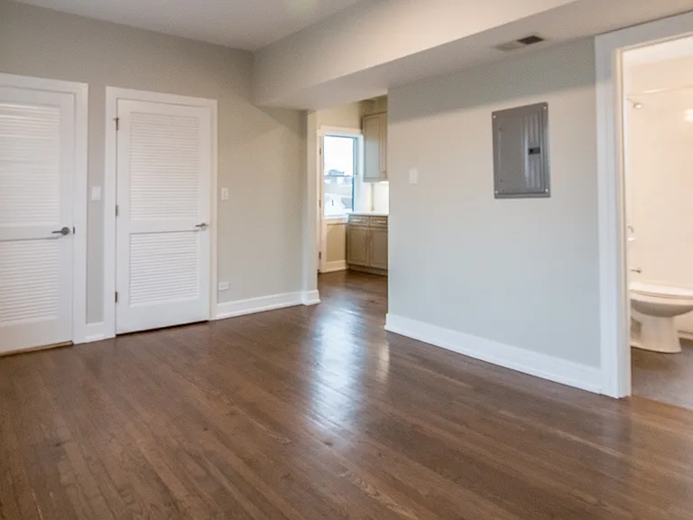 2917 W Wabansia Ave #2R — Photo 4