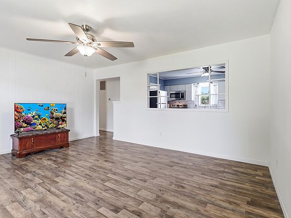 5th image of 2941 Sun Valley Dr