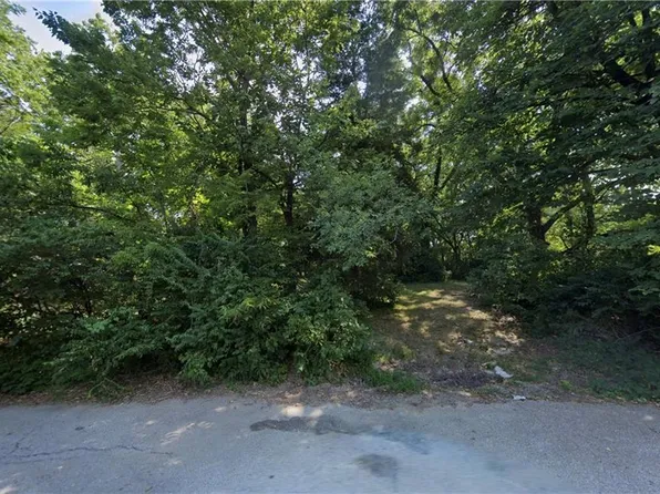 7101 N Flora Ave, Gladstone, MO 64118