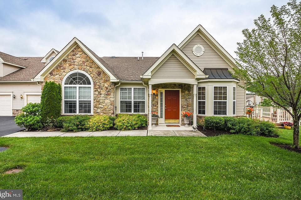 1st image of 132 Willow Dr