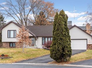 525 Lake Bayview Ct, Shoreview, MN 55126