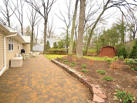 3rd image of 455 Bendale Dr