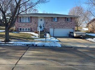 1799 Glenwood Ct, Dubuque, IA 52002