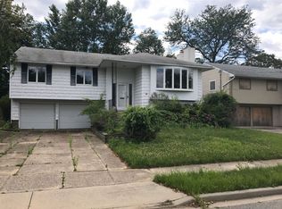 3512 Knight St, Oceanside, NY 11572