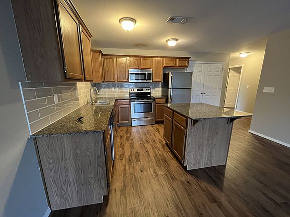 3rd image of 2902 Deerfield Blvd Unit 1