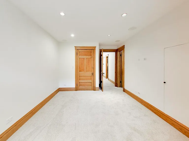 3752 N Wayne Ave — Photo 44