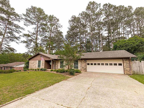 3rd image of 2109 Pinewood Dr
