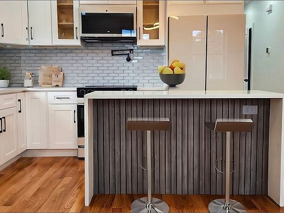 4th image of 172 Cowper St #2