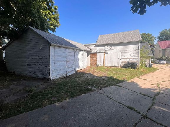 3rd image of 440 Winona St