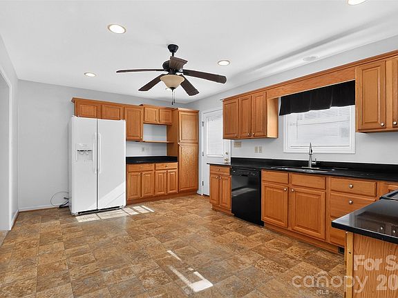 4th image of 221 S Potter Rd
