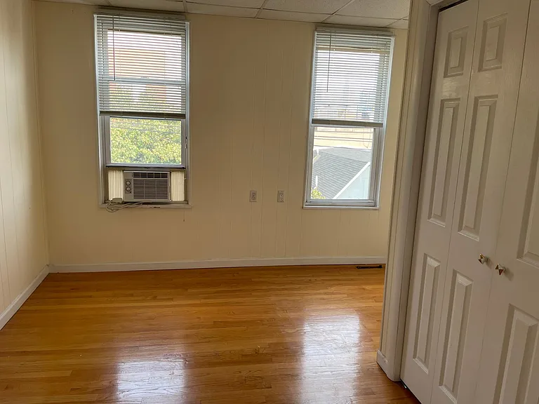 475 Monmouth St #4 — Photo 12