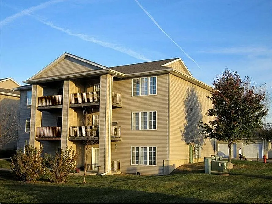 600-900 Magnolia Ln