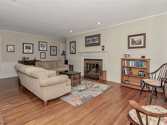 3rd image of 24860 Bryden Rd