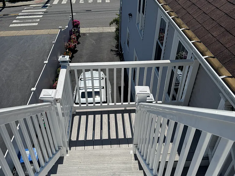 Newton St — Photo 20