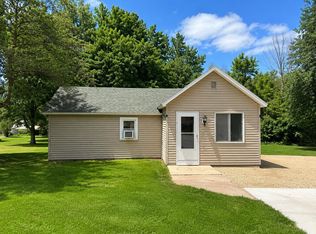 613 S Grant St, Houston, MN 55943
