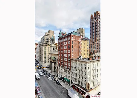 Sold by Warburg | media 32