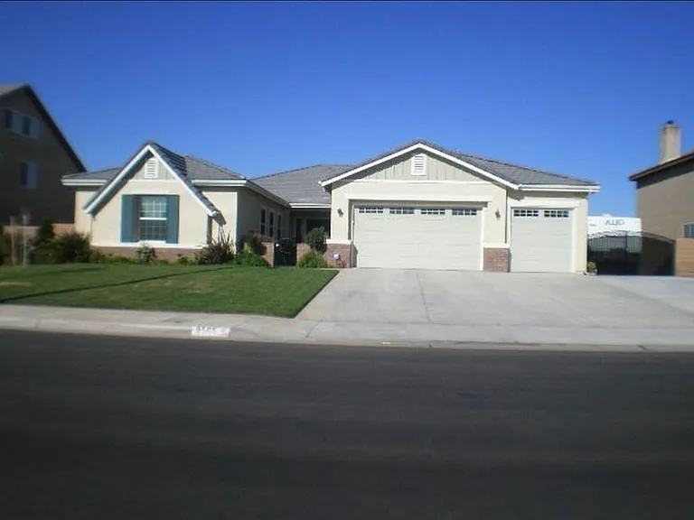 Estrella Hills St — Photo 1