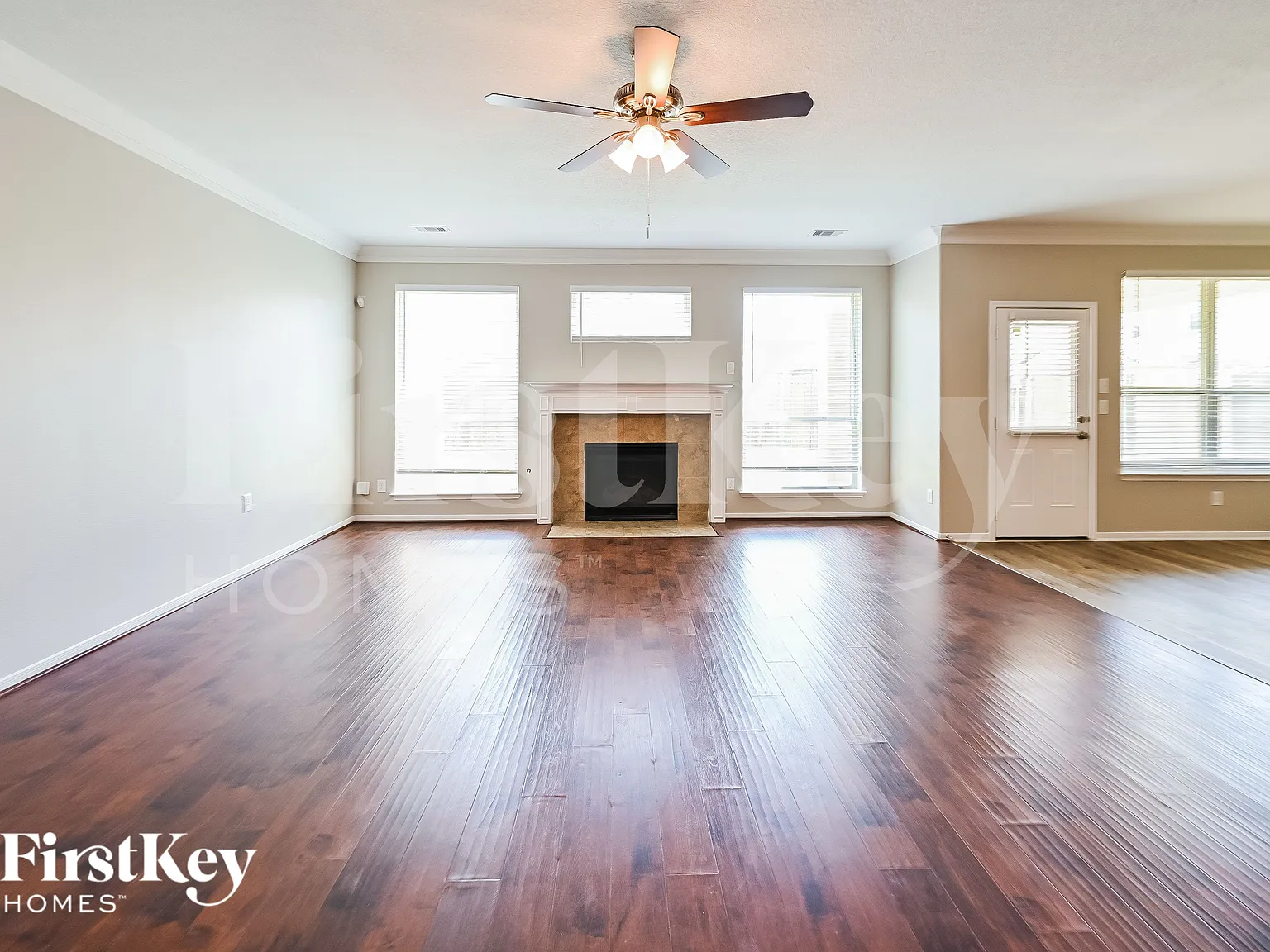 5 bed, 3.5 bath, 4444 sqft, $2,550 — Photo 2