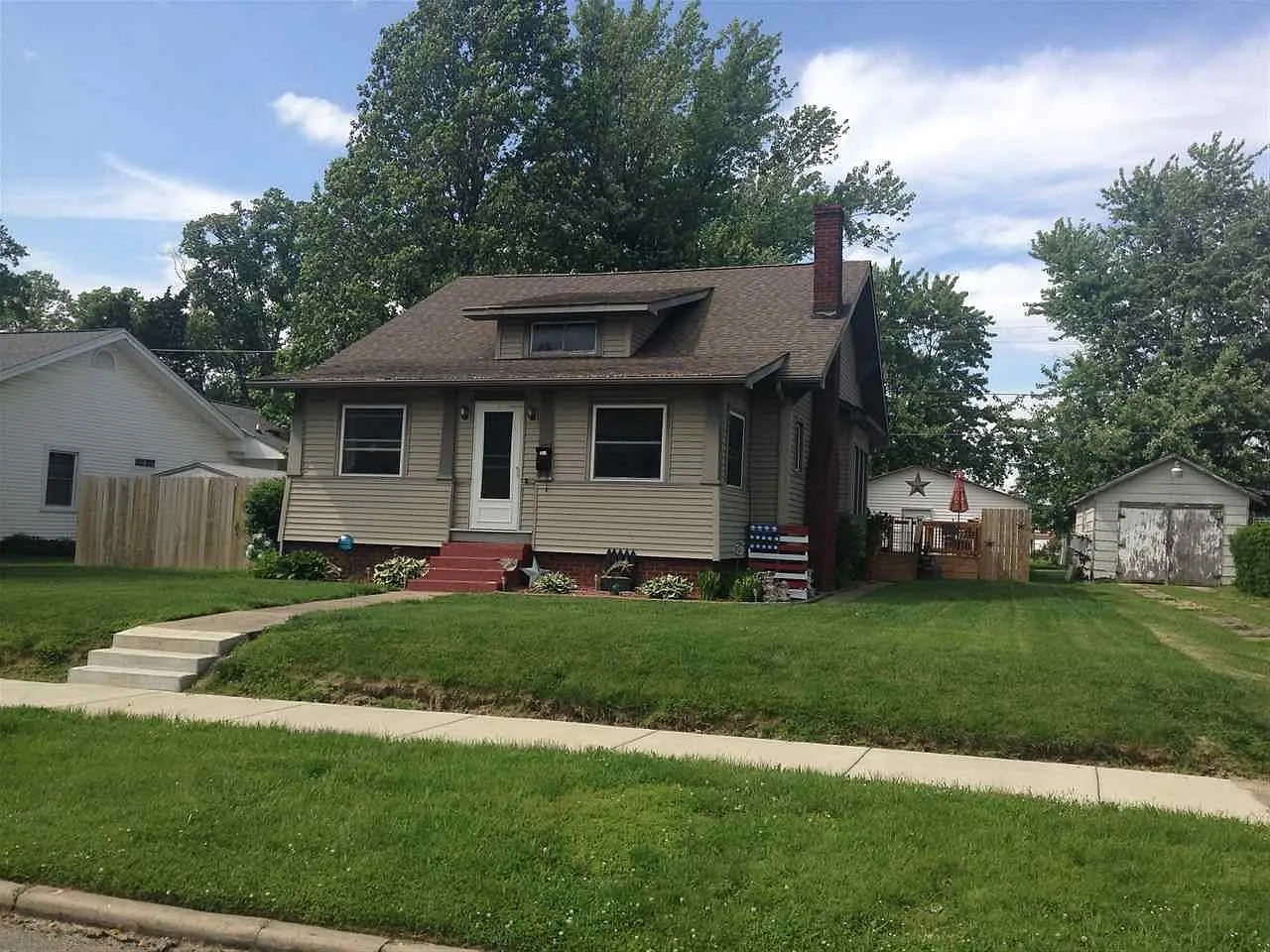 250 W Indiana Ave photo 1
