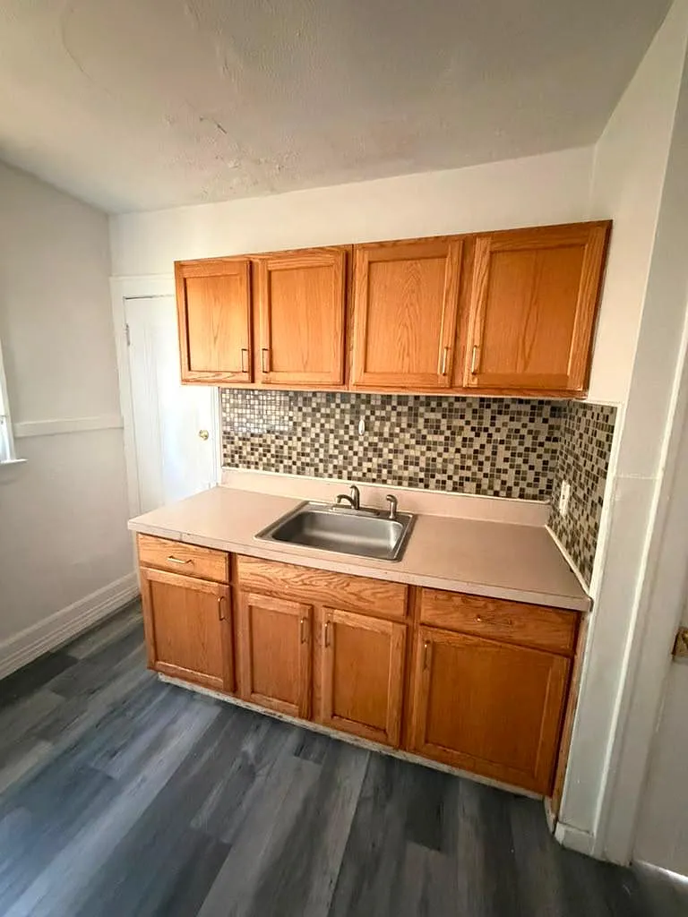 2 bed, $850 — Photo 2