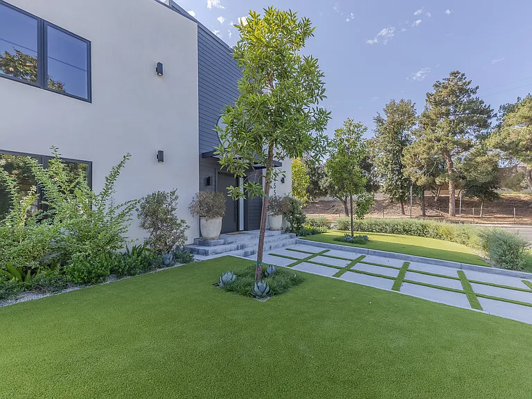 4557 Camellia Ave — Photo 31