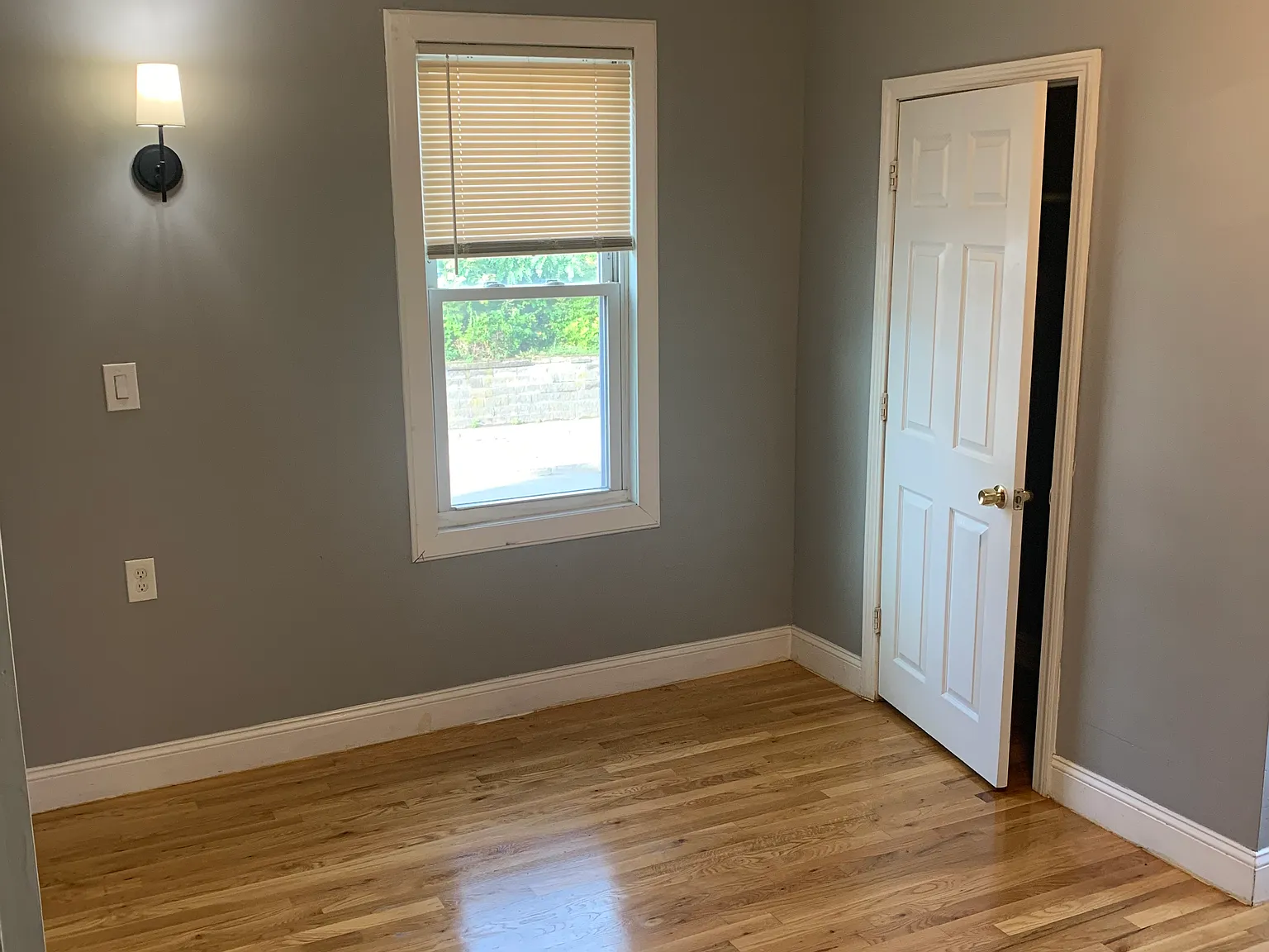 2 bed, 824 sqft, $2,400 — Photo 3
