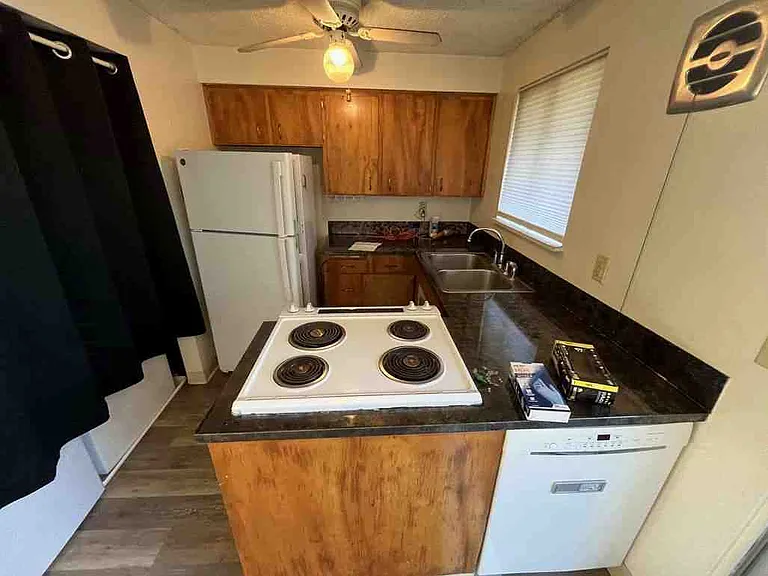 1910 NE Stapleton Rd #1 — Photo 4