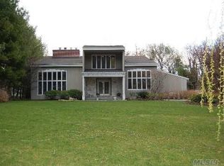 2 E Gate Rd, Port Washington, NY 11050