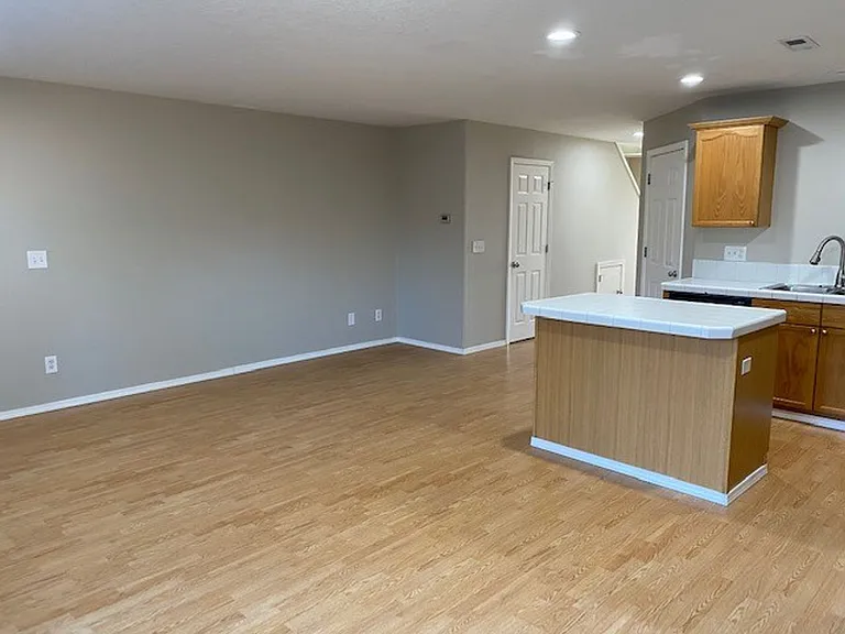 19901 Kendall Ln — Photo 10