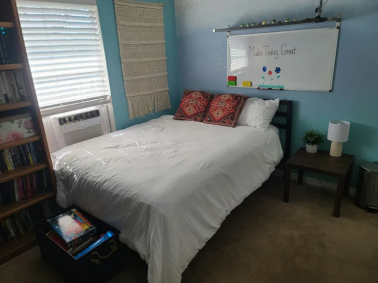 Bedroom 3 (w/queen bed)