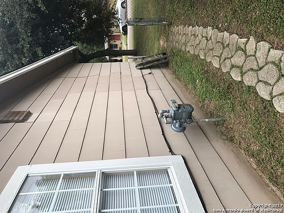 5th image of 130 Idell Ave