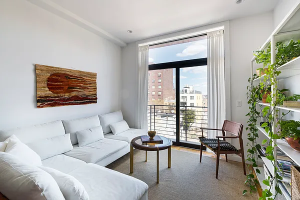 Rented by WIRE International Realty | media 6